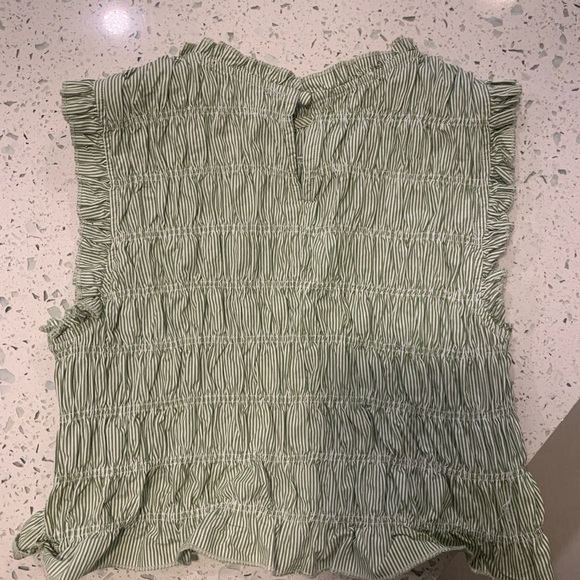 Cropped Ruffle Tank - Picture 2 of 4